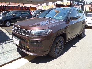 JEEP COMPASS  S. T270 1.3TB FLEX 2022 Completo, Automa´tico, Teto, Couro, Som +Midia, Alarme, U.dono, cor Marron, Revisado, na Garantia , Novinho.