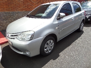 ETIOS HATCH  1.3 FLEX  2014 Completo, Airbag, Abs, Som, 4 Portas, cor Prata, Alarme, Ipva pago, conservado.