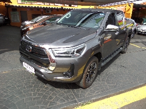 HILUX CD SRX 2.8 4x4 DIESEL 2023  Completa, Automática, Airbag, Abs, B.Couro, Som, Midia, Alarme, cor Cinza, Equipada, Top de Linha, com 50mlkm, Novinha