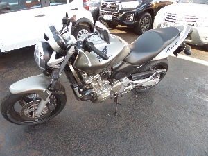 MOTO HONDA 600F HORNET 2007  Completa, cor Cinza, com 28mlkm, Novinha, bem Conservada